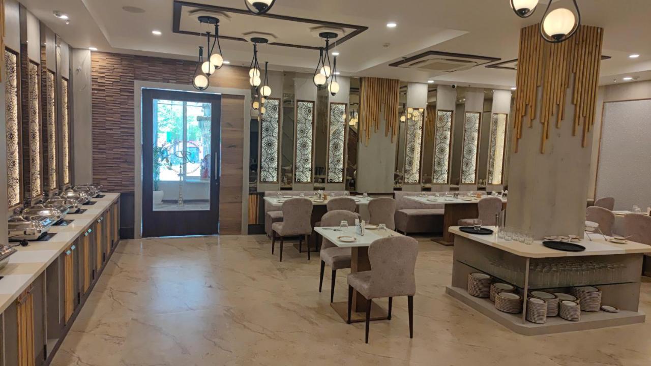 Prime Land Hotel Varanasi Exterior photo