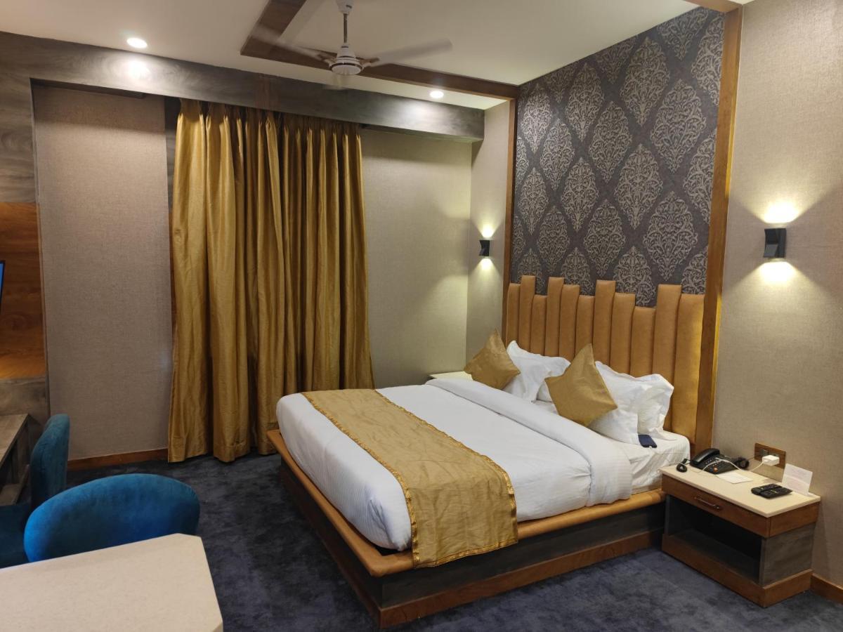 Prime Land Hotel Varanasi Exterior photo