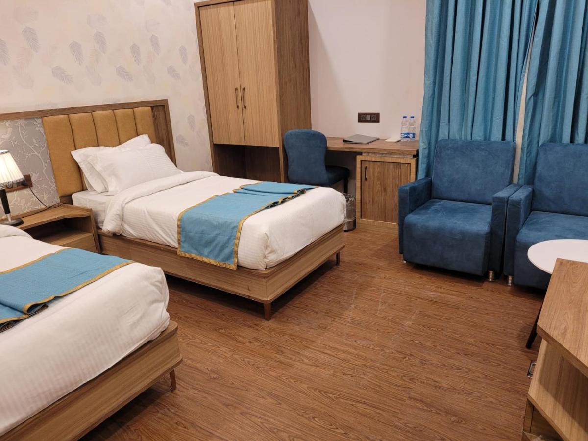 Prime Land Hotel Varanasi Exterior photo