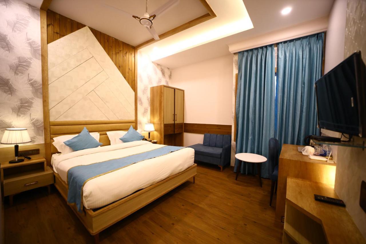 Prime Land Hotel Varanasi Exterior photo