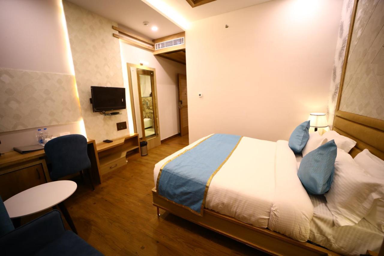 Prime Land Hotel Varanasi Exterior photo