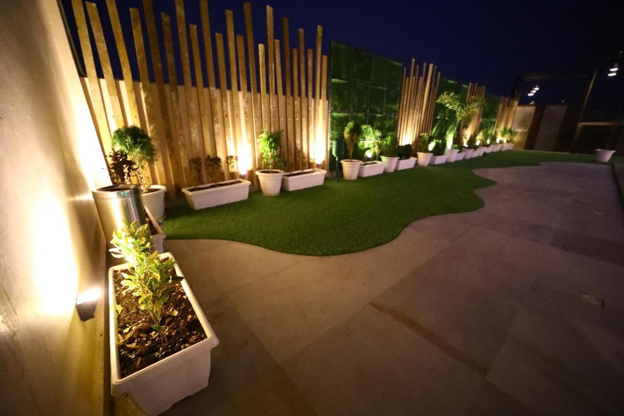 Prime Land Hotel Varanasi Exterior photo