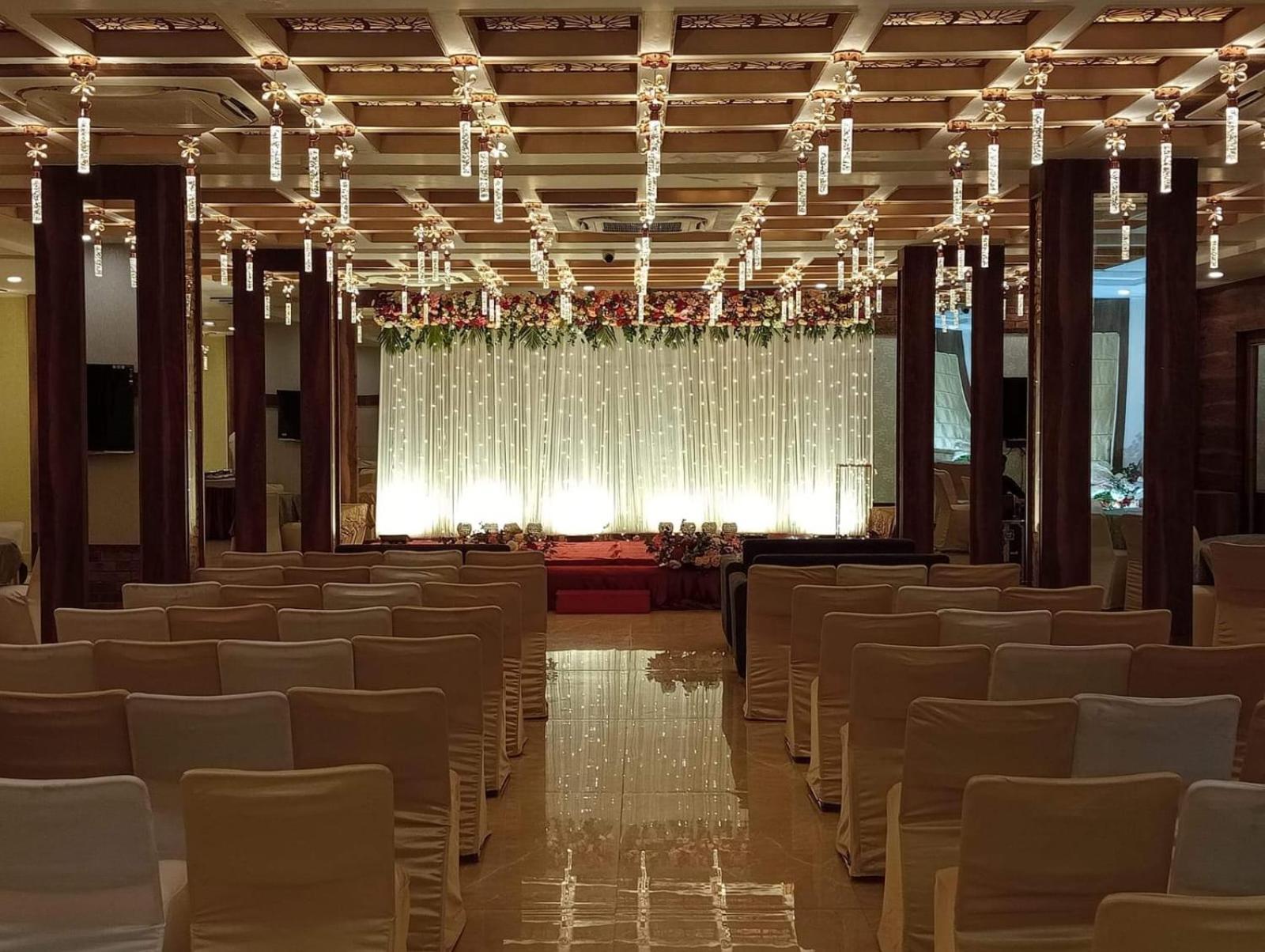Prime Land Hotel Varanasi Exterior photo